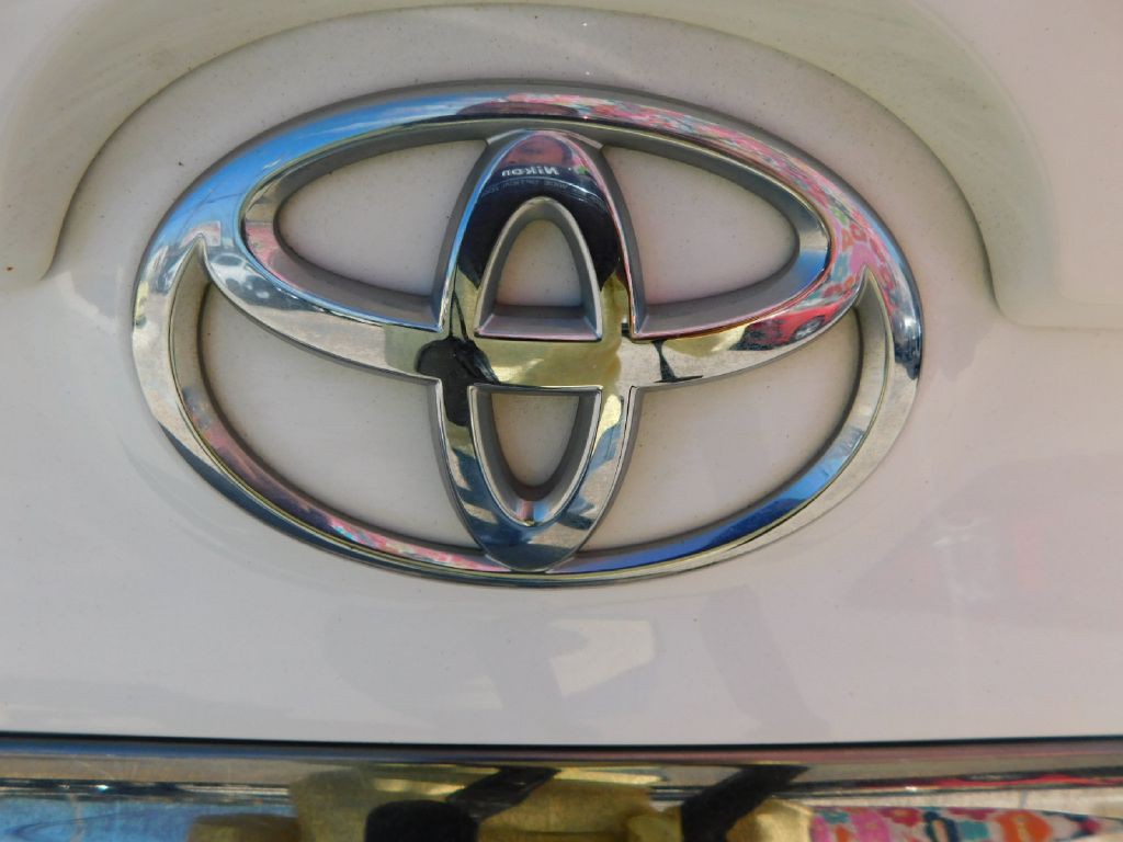 2016 Toyota Camry Image 13