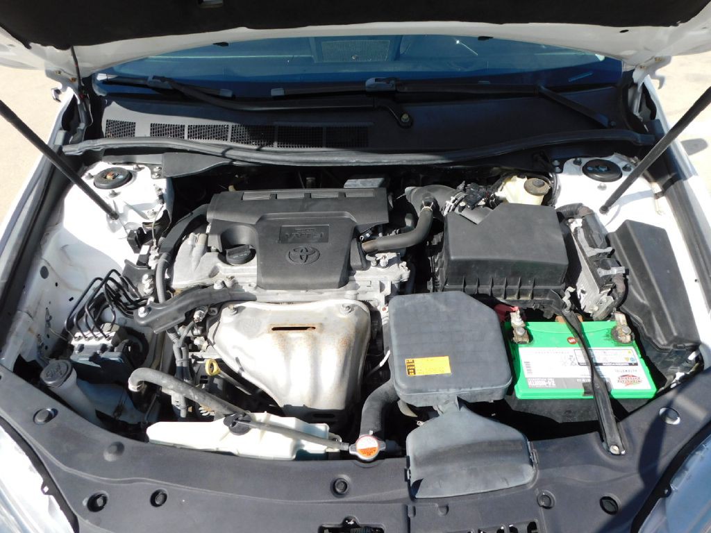 2016 Toyota Camry Image 14
