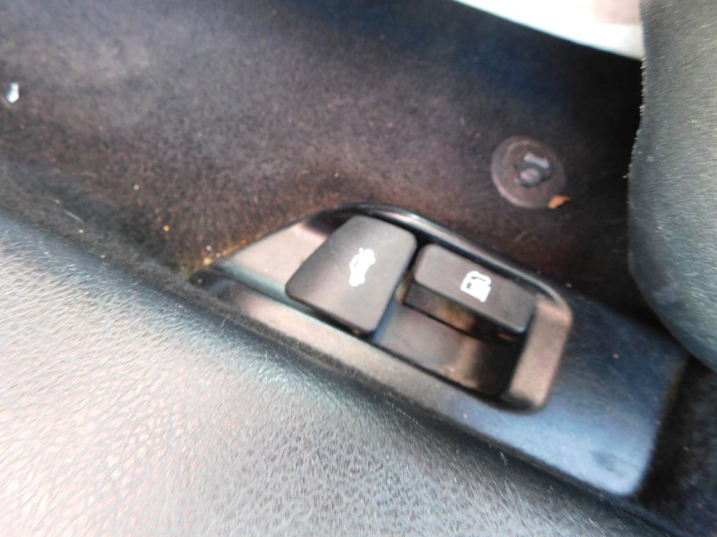 2016 Toyota Camry Image 28
