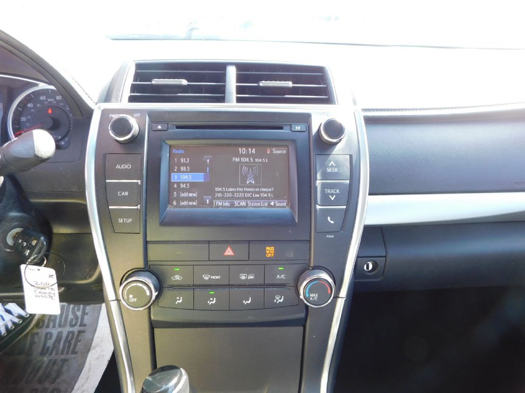 2016 Toyota Camry Image 30
