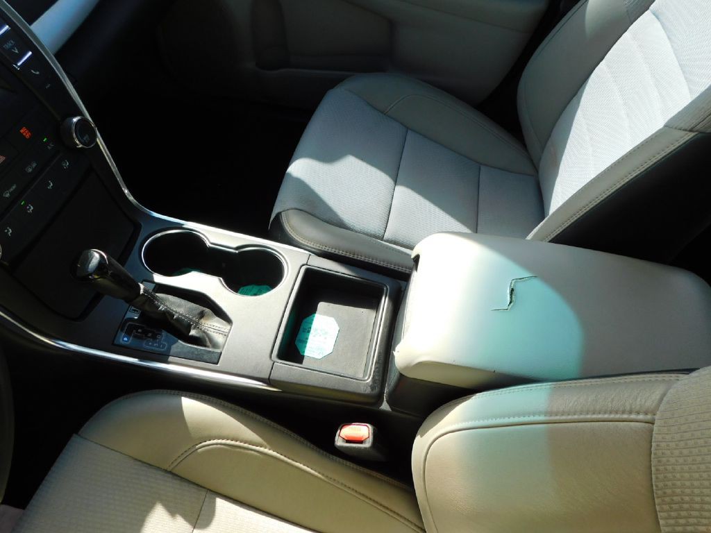 2016 Toyota Camry Image 34