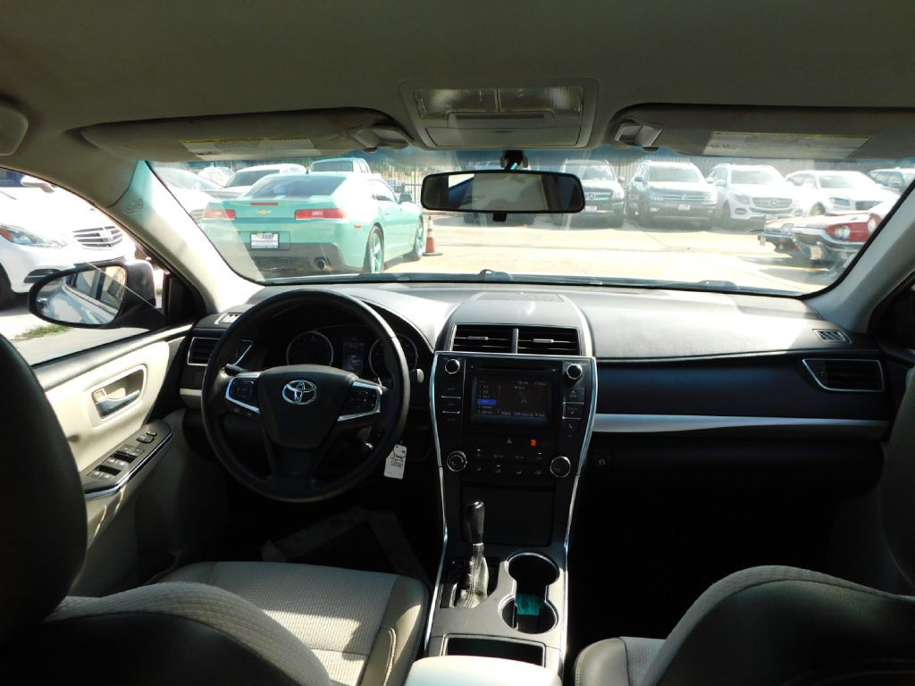 2016 Toyota Camry Image 38