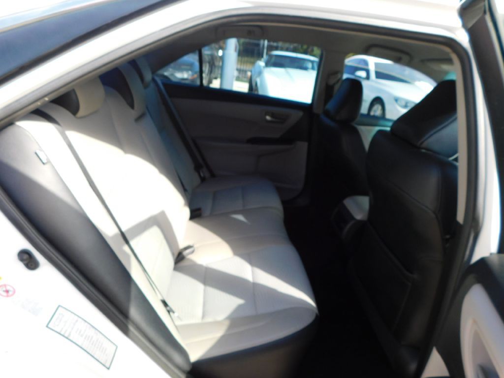 2016 Toyota Camry Image 40
