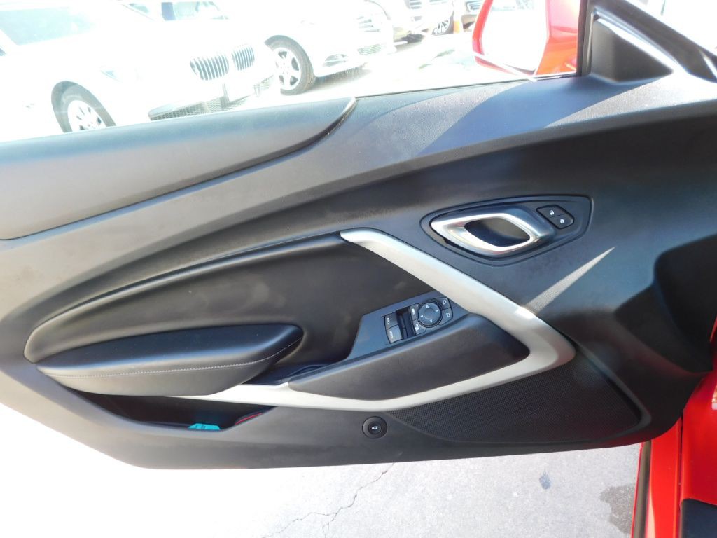 2018 Chevrolet Camaro Image 21