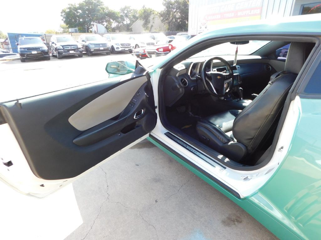 2015 Chevrolet Camaro Image 18