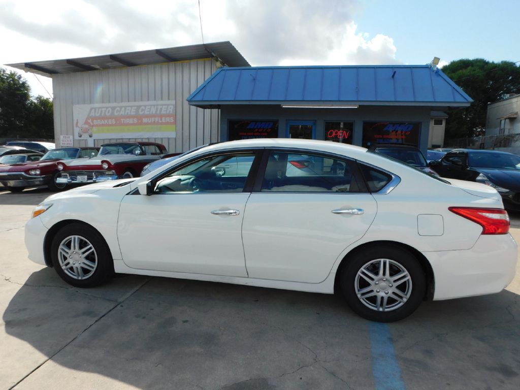 2017 Nissan Altima Image 4