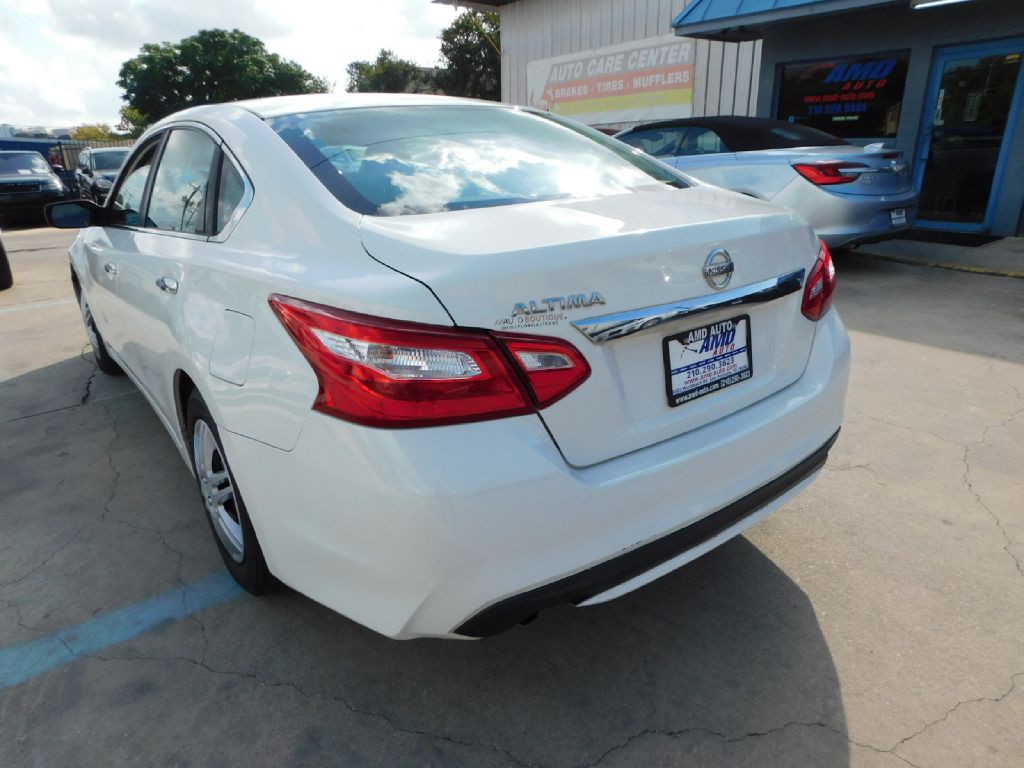 2017 Nissan Altima Image 5