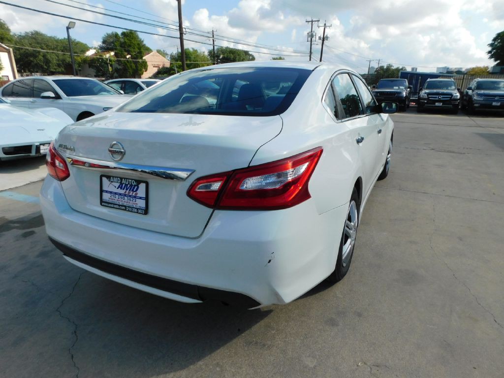2017 Nissan Altima Image 7
