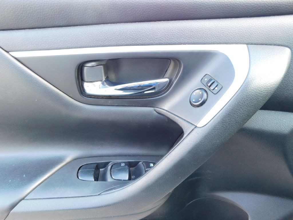 2017 Nissan Altima Image 23
