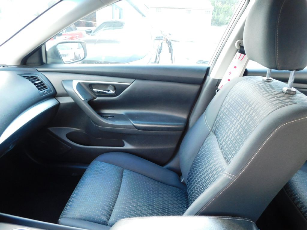 2017 Nissan Altima Image 29