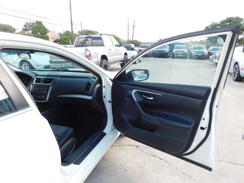 2017 Nissan Altima Image 36
