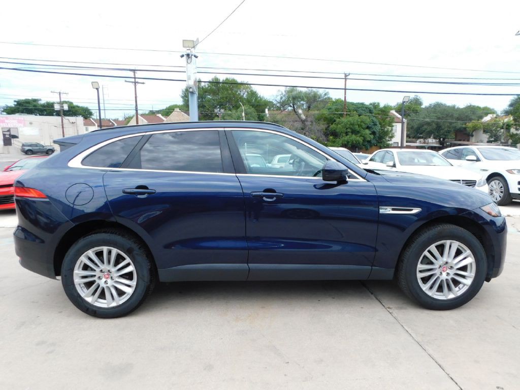 2017 Jaguar F-PACE Image 8
