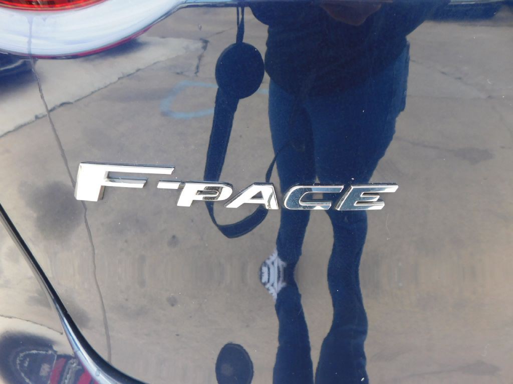 2017 Jaguar F-PACE Image 13