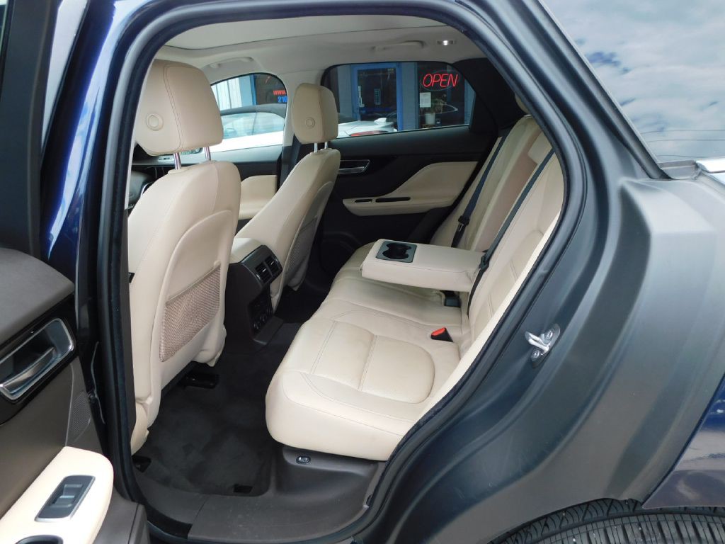2017 Jaguar F-PACE Image 28