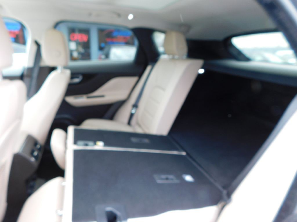 2017 Jaguar F-PACE Image 29