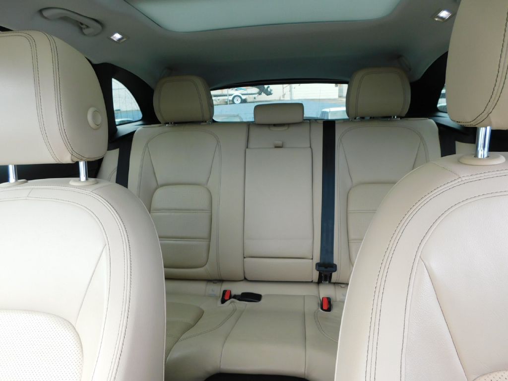 2017 Jaguar F-PACE Image 44