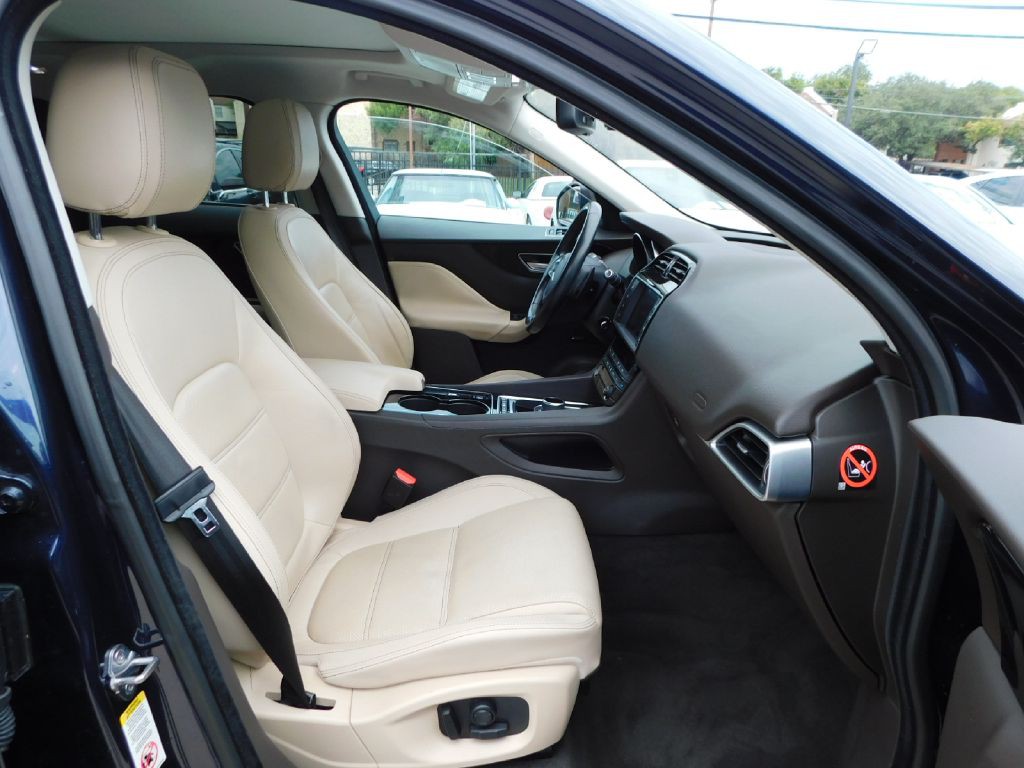2017 Jaguar F-PACE Image 51