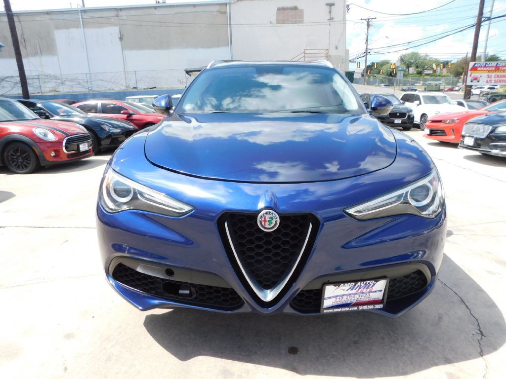 2018 Alfa Romeo Stelvio Image 2