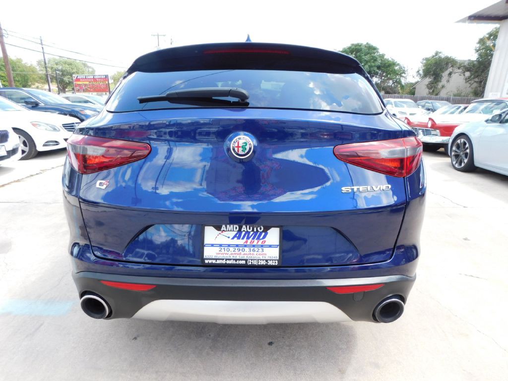 2018 Alfa Romeo Stelvio Image 6