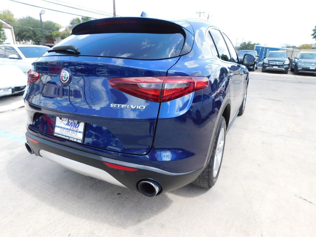 2018 Alfa Romeo Stelvio Image 7
