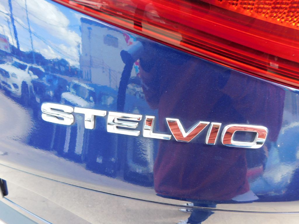 2018 Alfa Romeo Stelvio Image 11