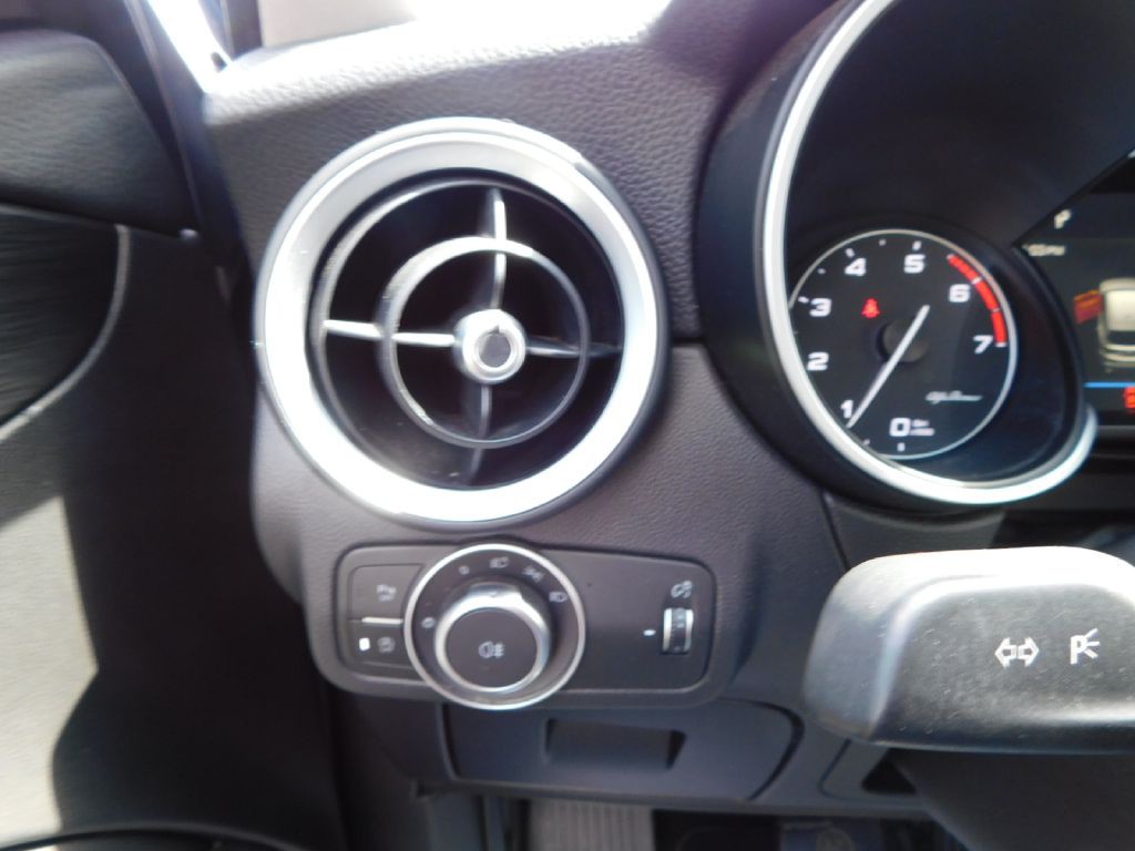 2018 Alfa Romeo Stelvio Image 31