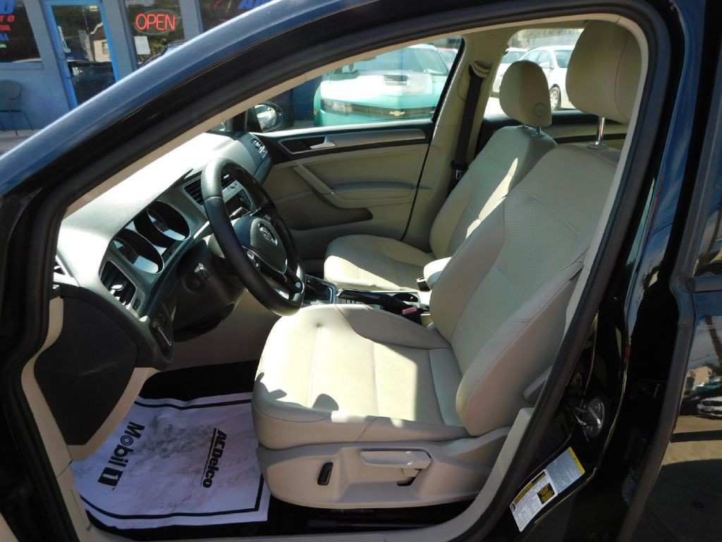 2015 Volkswagen Golf Image 21