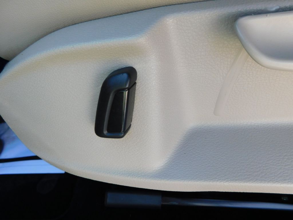 2015 Volkswagen Golf Image 30