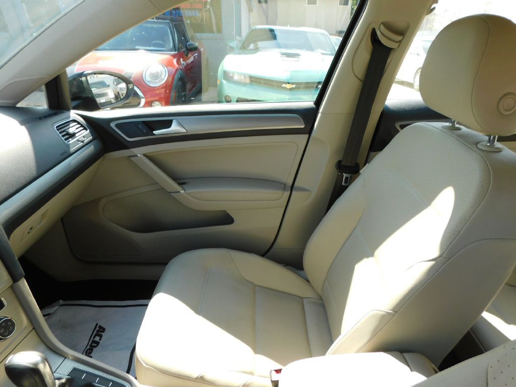 2015 Volkswagen Golf Image 35