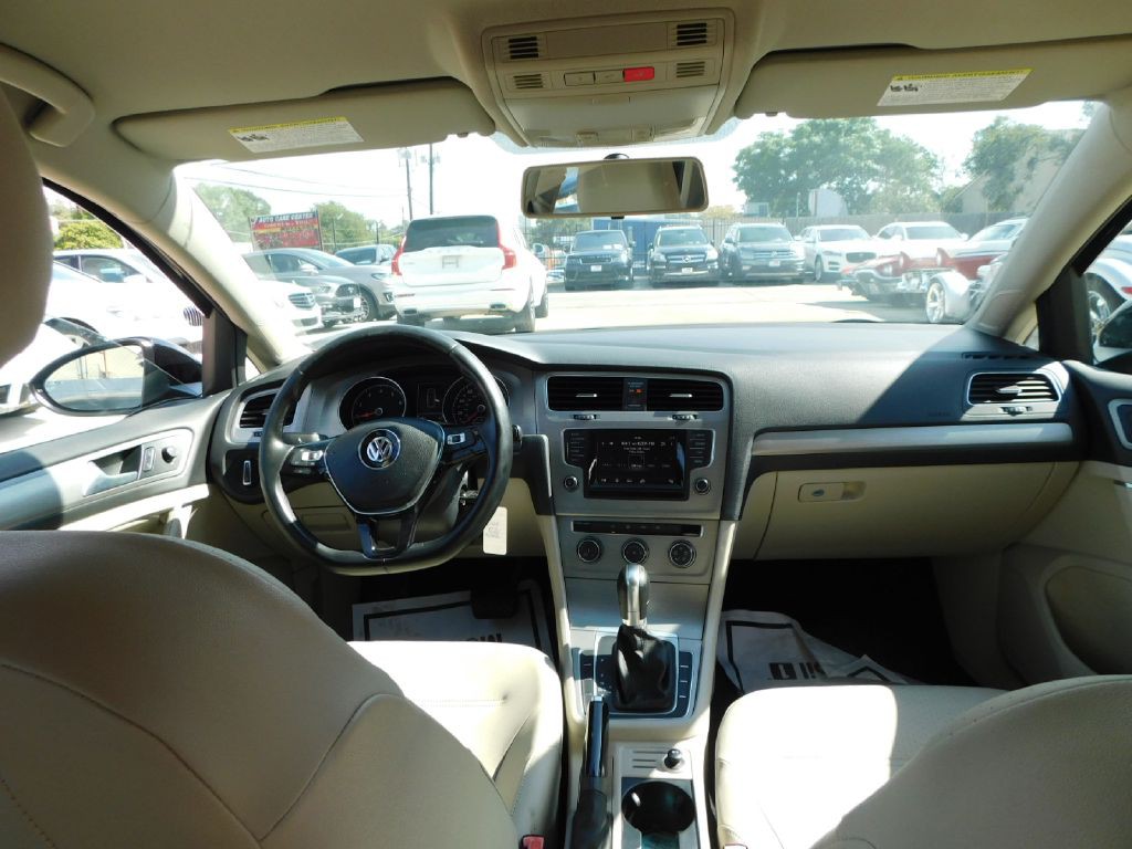 2015 Volkswagen Golf Image 38