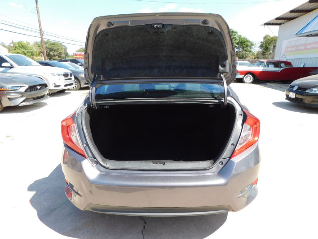 2017 Honda Civic Image 15