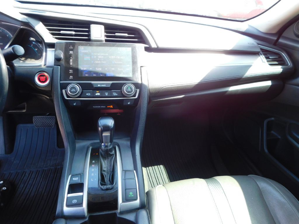 2017 Honda Civic Image 32