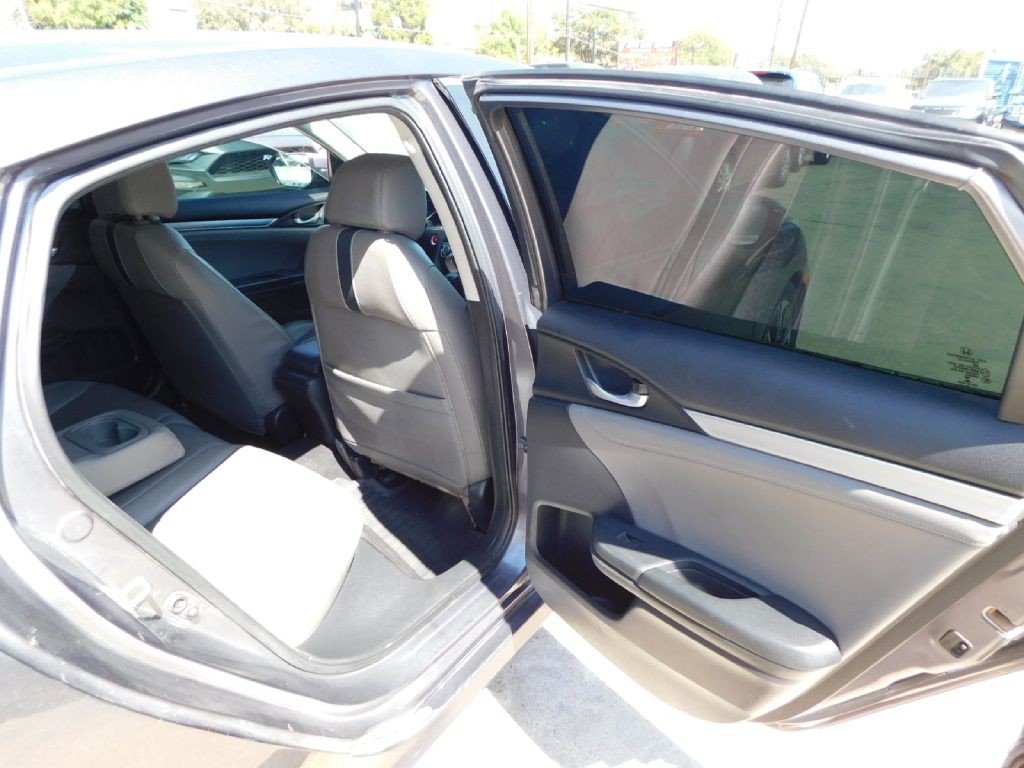 2017 Honda Civic Image 43