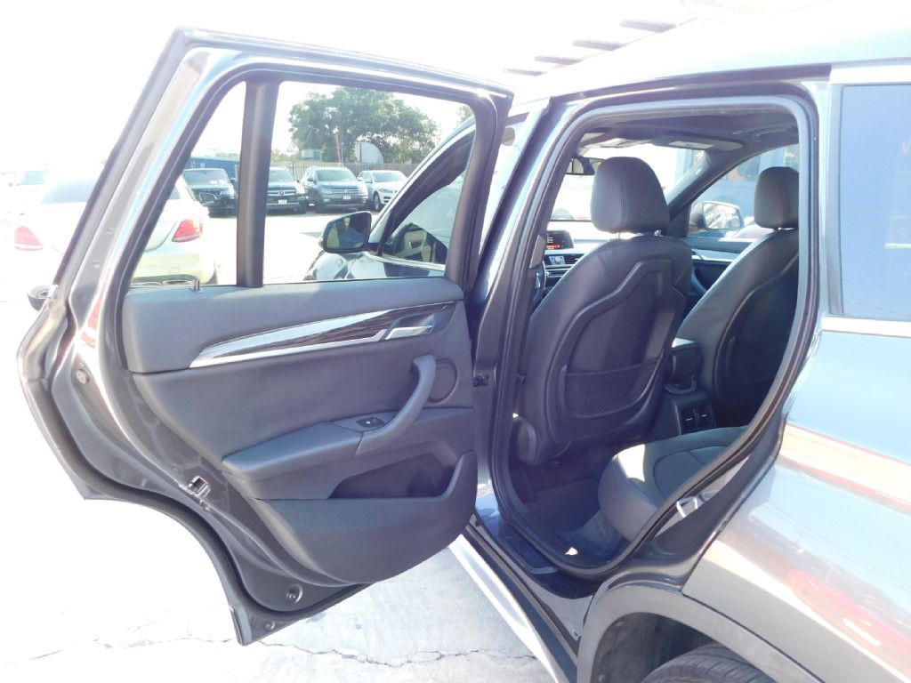 2016 BMW X1 Image 24