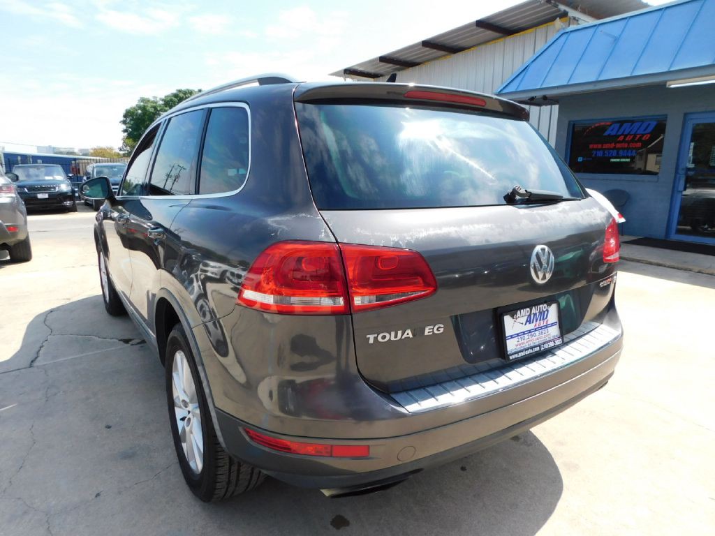 2013 Volkswagen Touareg Image 5