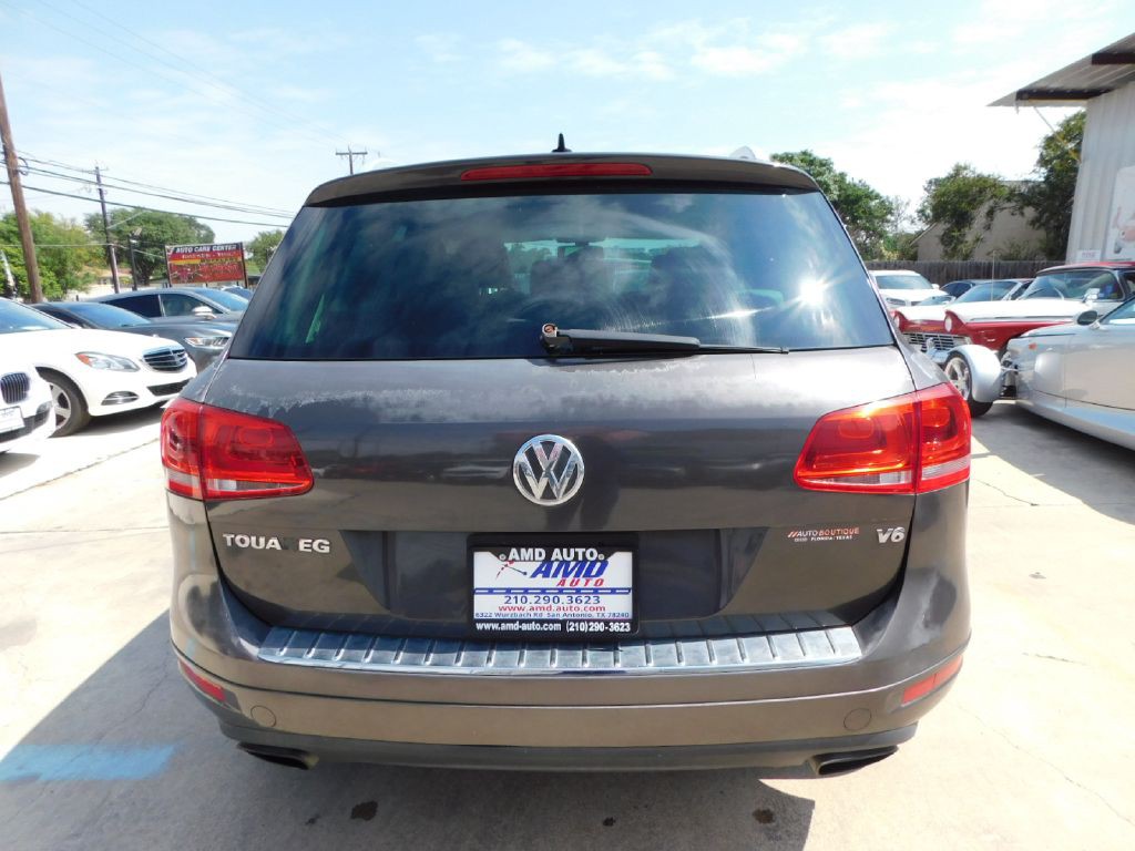 2013 Volkswagen Touareg Image 6