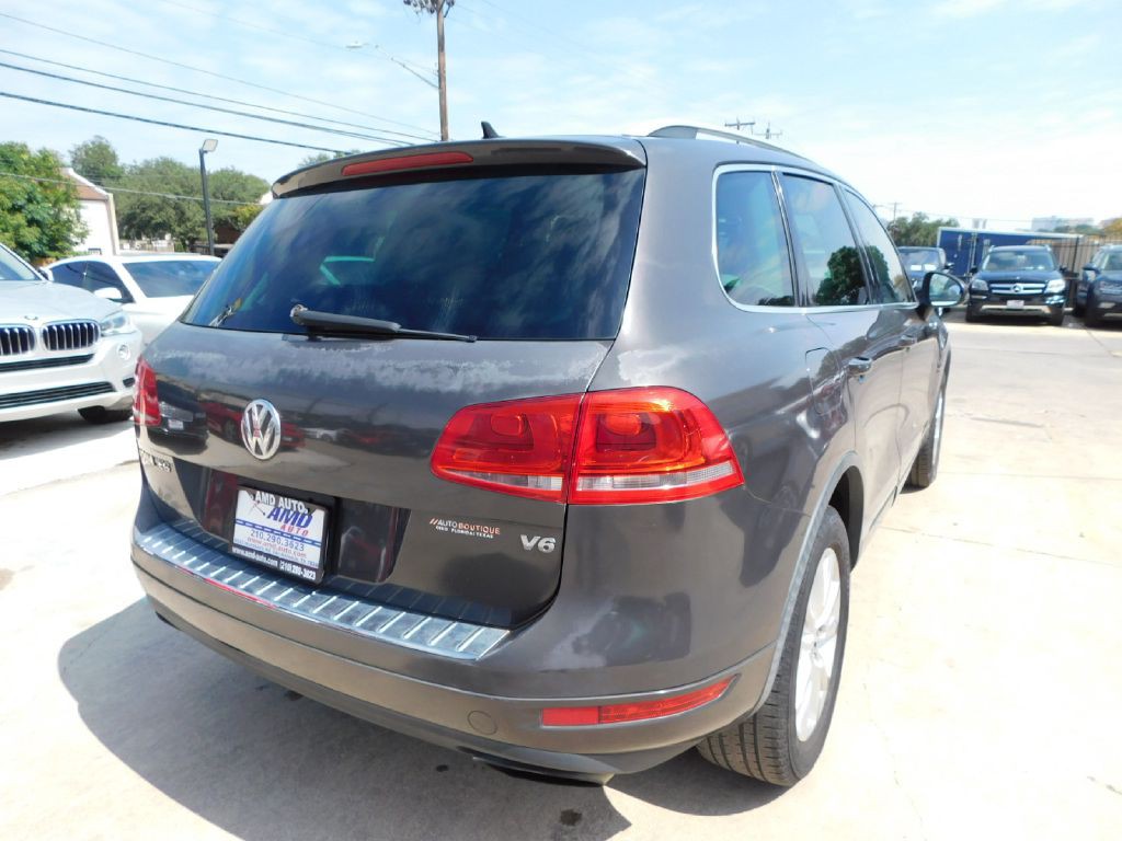 2013 Volkswagen Touareg Image 7