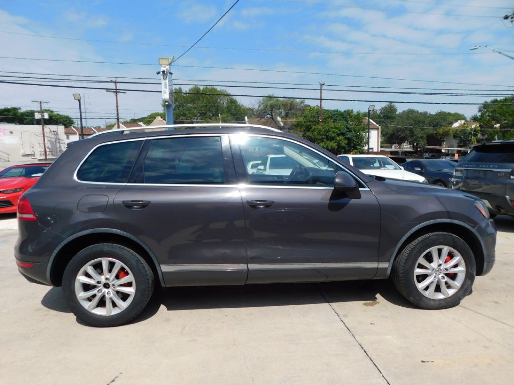 2013 Volkswagen Touareg Image 8