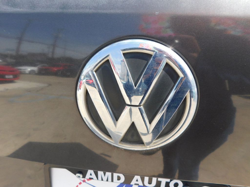 2013 Volkswagen Touareg Image 14