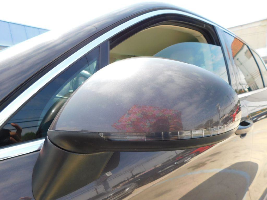 2013 Volkswagen Touareg Image 16