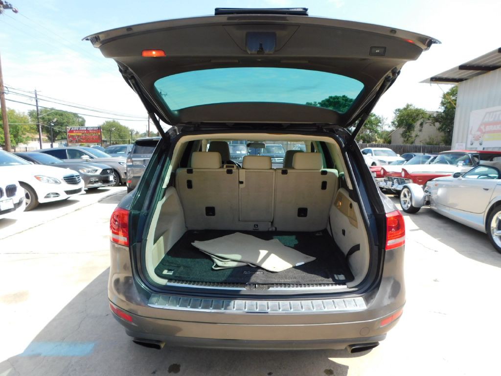 2013 Volkswagen Touareg Image 21