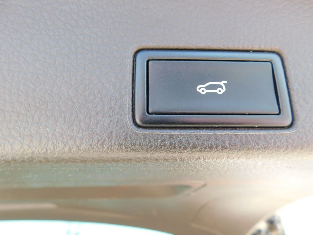 2013 Volkswagen Touareg Image 22