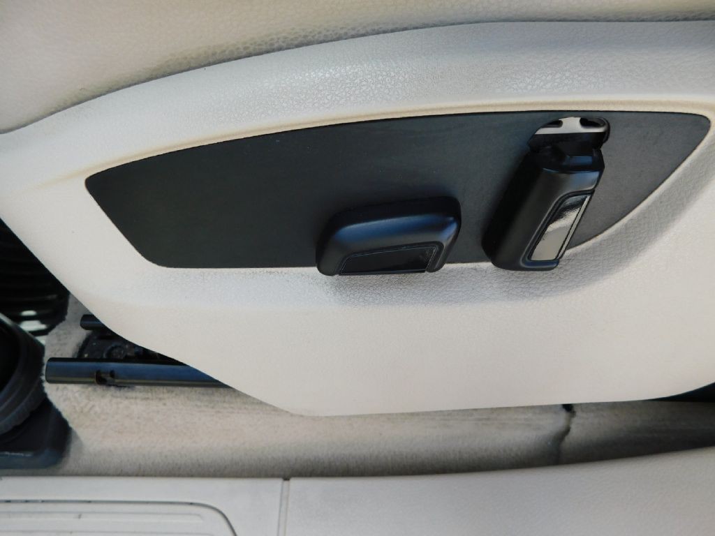 2013 Volkswagen Touareg Image 34