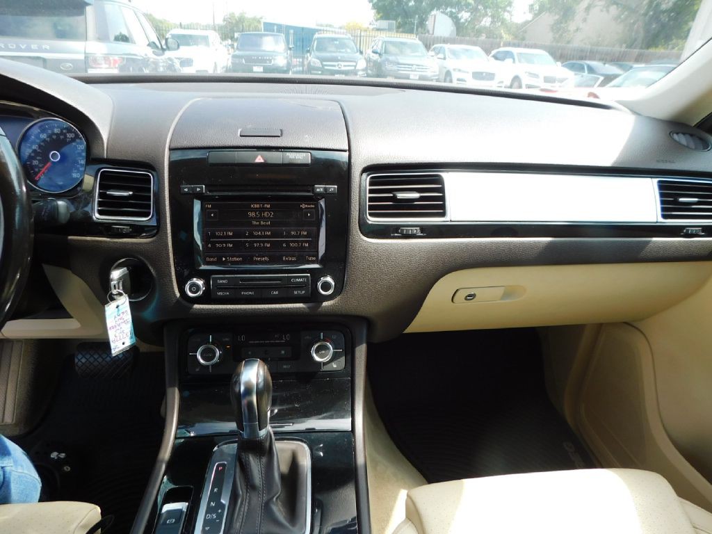 2013 Volkswagen Touareg Image 36
