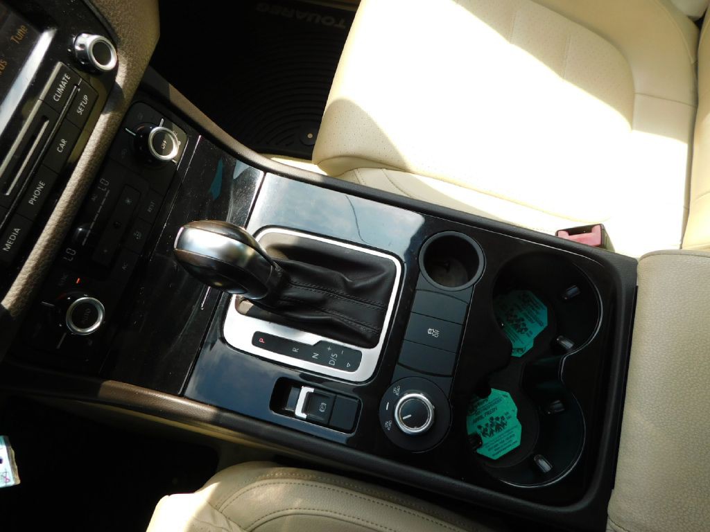 2013 Volkswagen Touareg Image 37