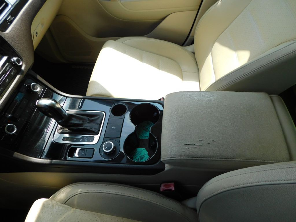 2013 Volkswagen Touareg Image 38