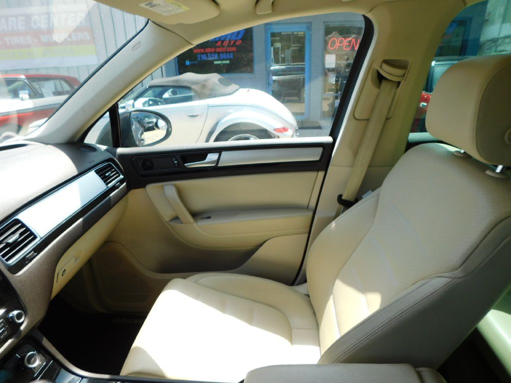 2013 Volkswagen Touareg Image 39