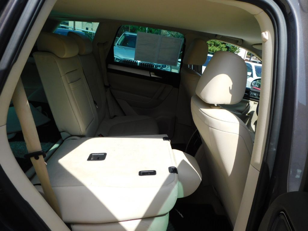 2013 Volkswagen Touareg Image 43