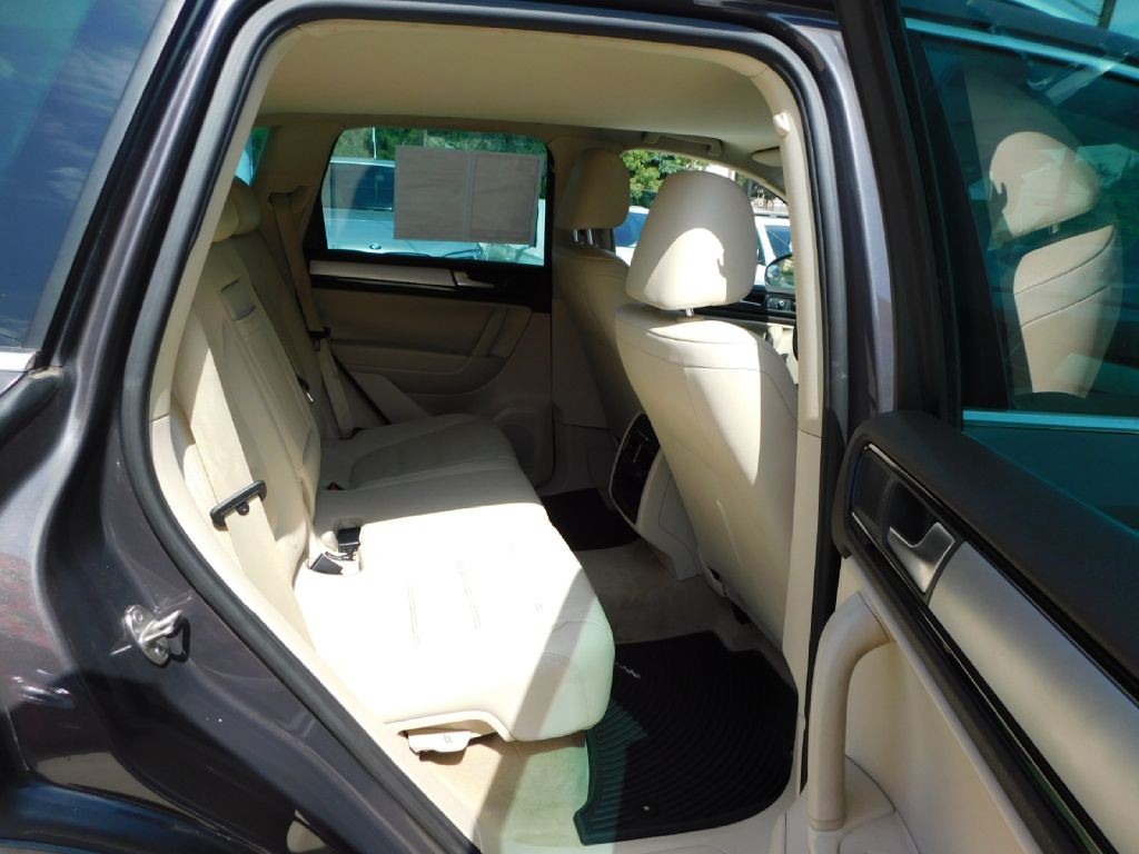 2013 Volkswagen Touareg Image 44