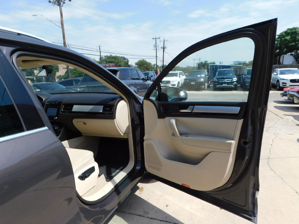2013 Volkswagen Touareg Image 47